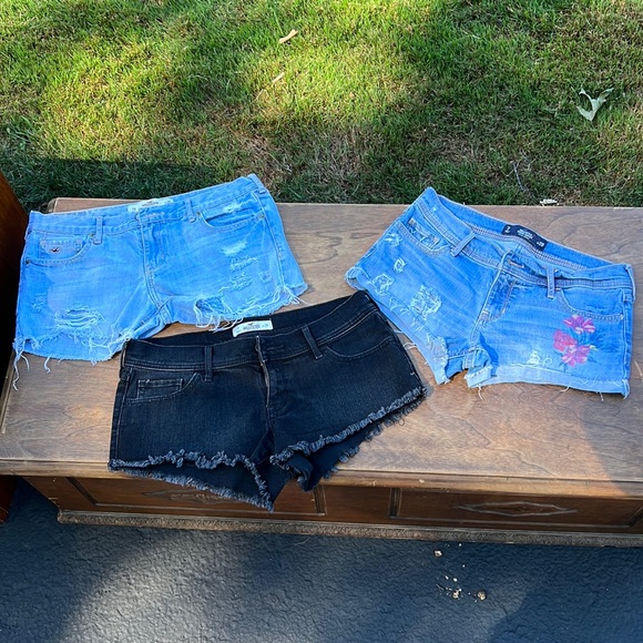 Hollister Destructed Jean shorts Bundle sz 7 (3) pairs Like New - Picture 1 of 10
